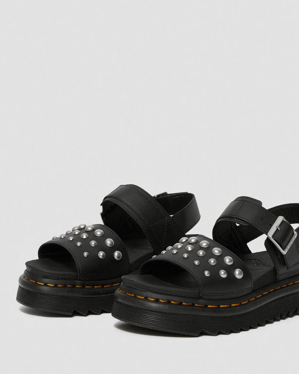 Dr. Martens - Voss Stud Black