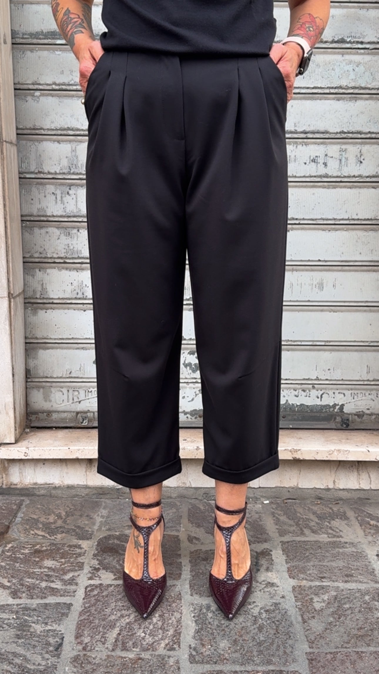 TENSIONE IN PANTALONE NERO