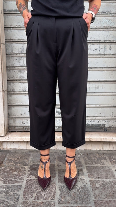 TENSIONE IN PANTALONE NERO