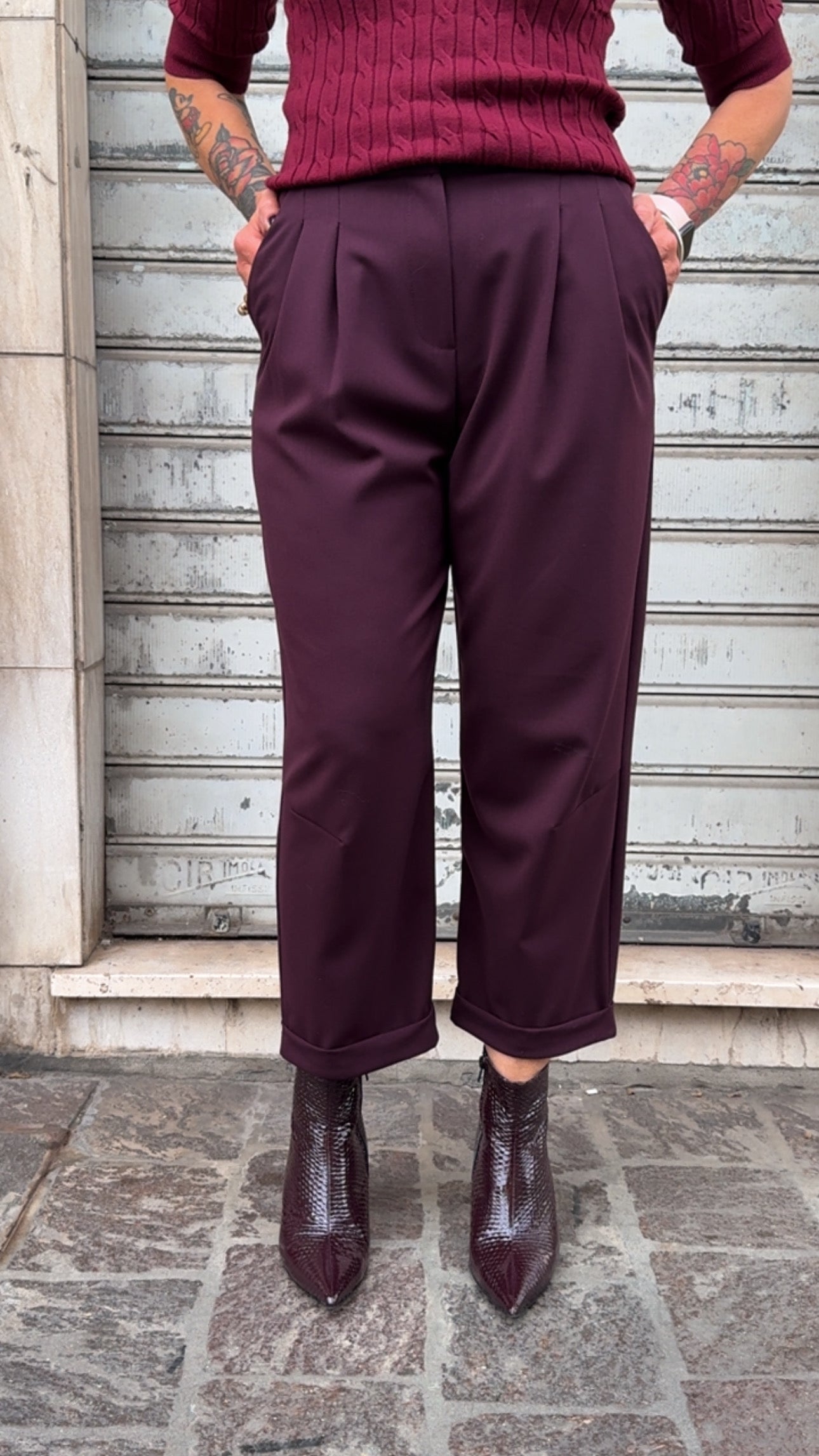 TENSIONE IN PANTALONE BORDEAUX