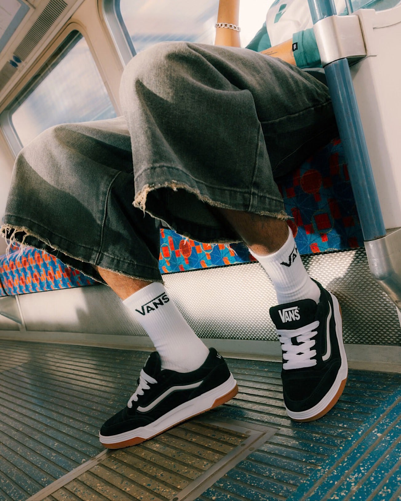 VANS HYLANE BLACK WHITE GUM Style VN000D819X1