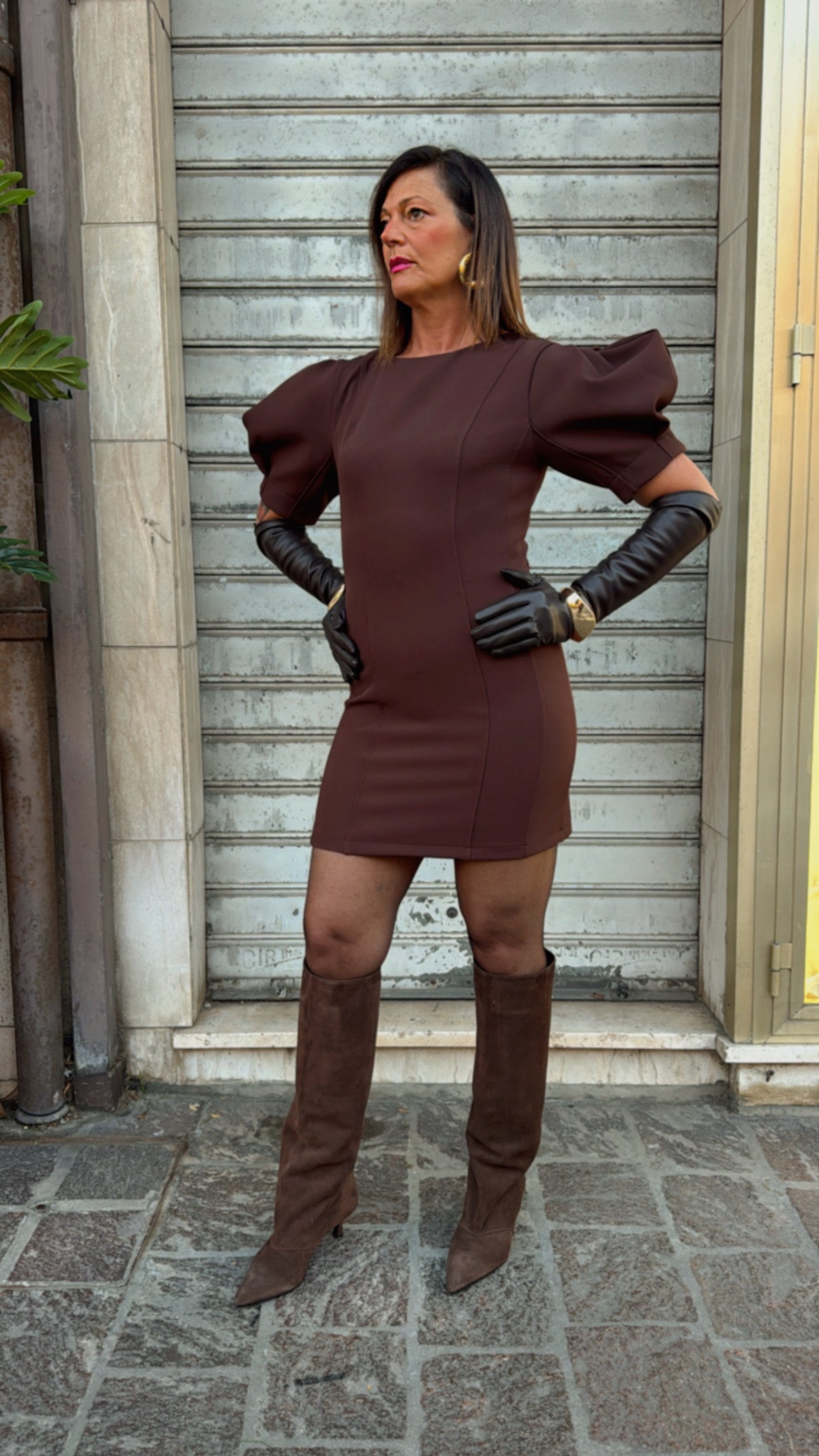 TENSIONE IN ABITO MORO