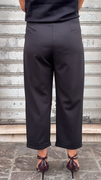 TENSIONE IN PANTALONE NERO