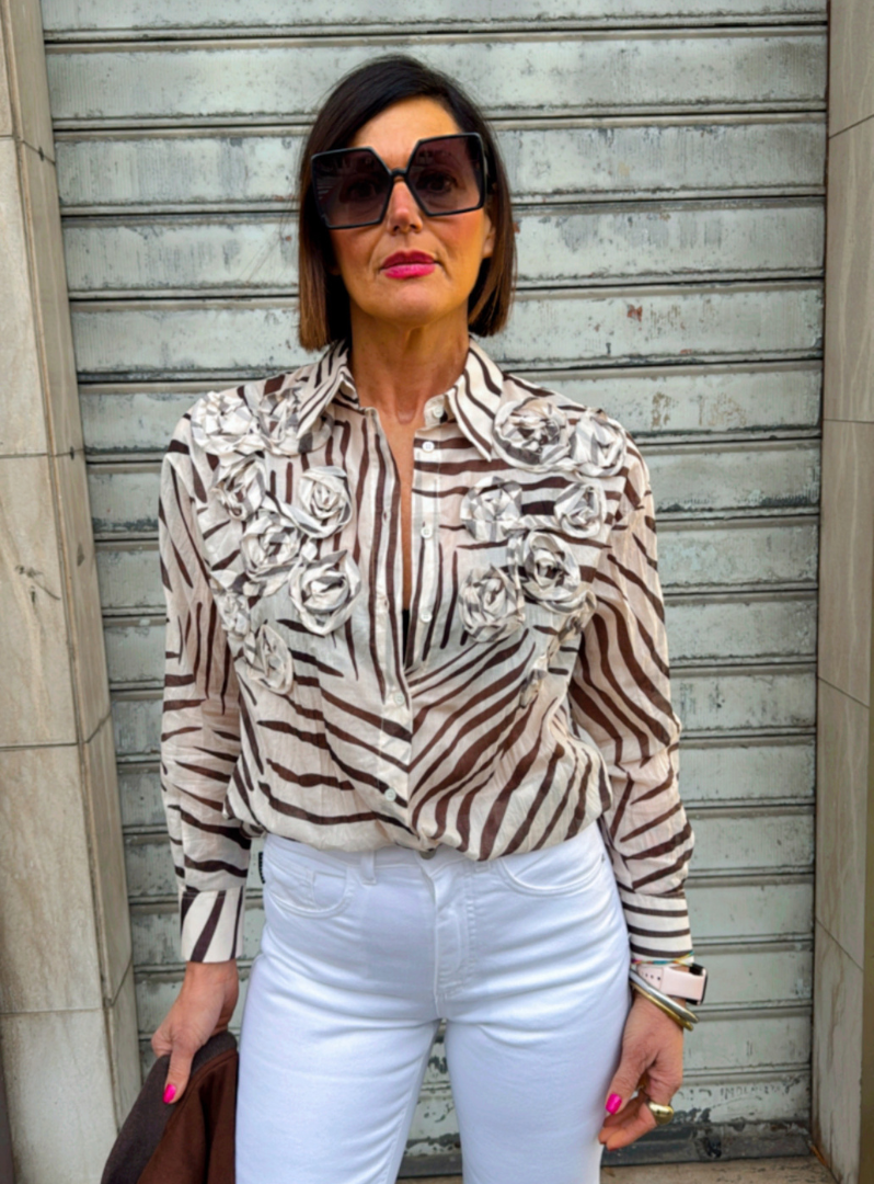Tensione in - Camicia animaliar con rose