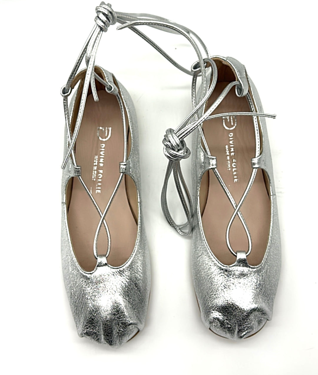 Divine follie dancing on sale