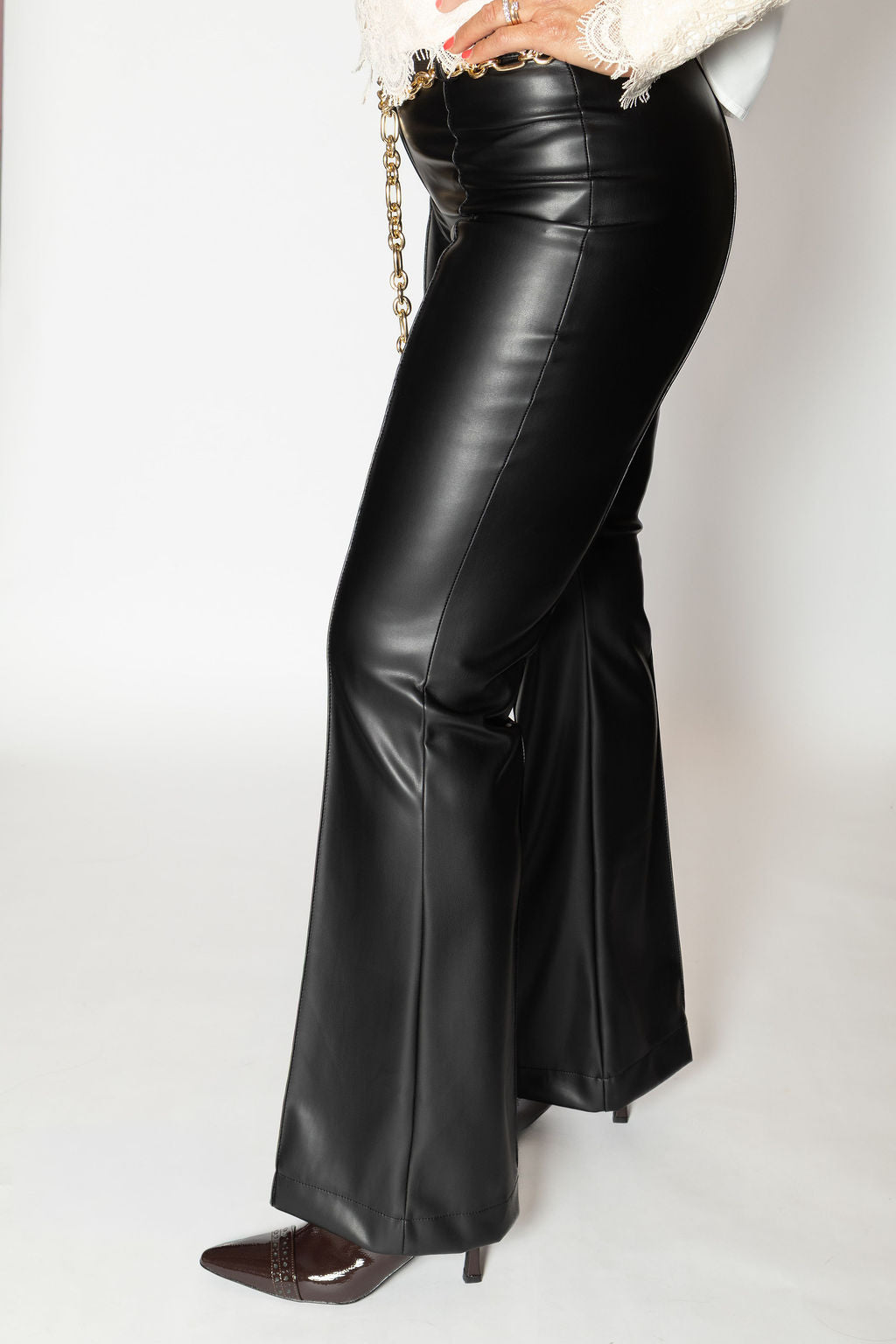 TENSIONE IN PANTALONE NERO