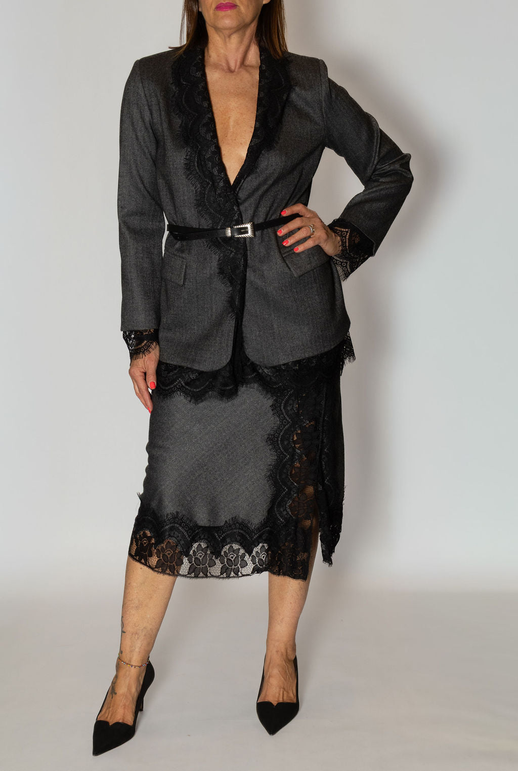 Tensione In - Tailleur con inserti pizzo