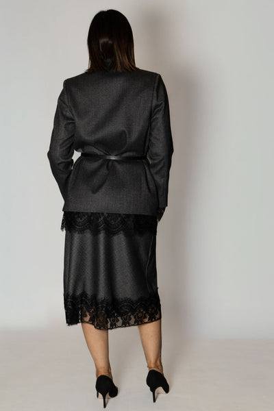 Tensione In - Tailleur con inserti pizzo