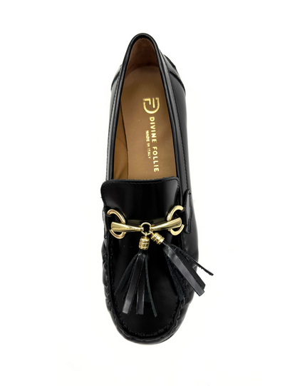 DIVINE FOLLIE - Mocassino con nappine e gancio gold