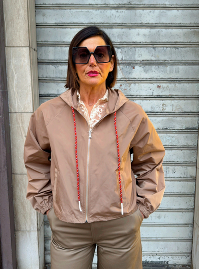Tensione in - Kway nocciola